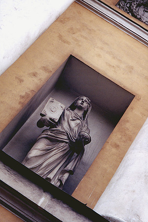 PrayingSaintStatue